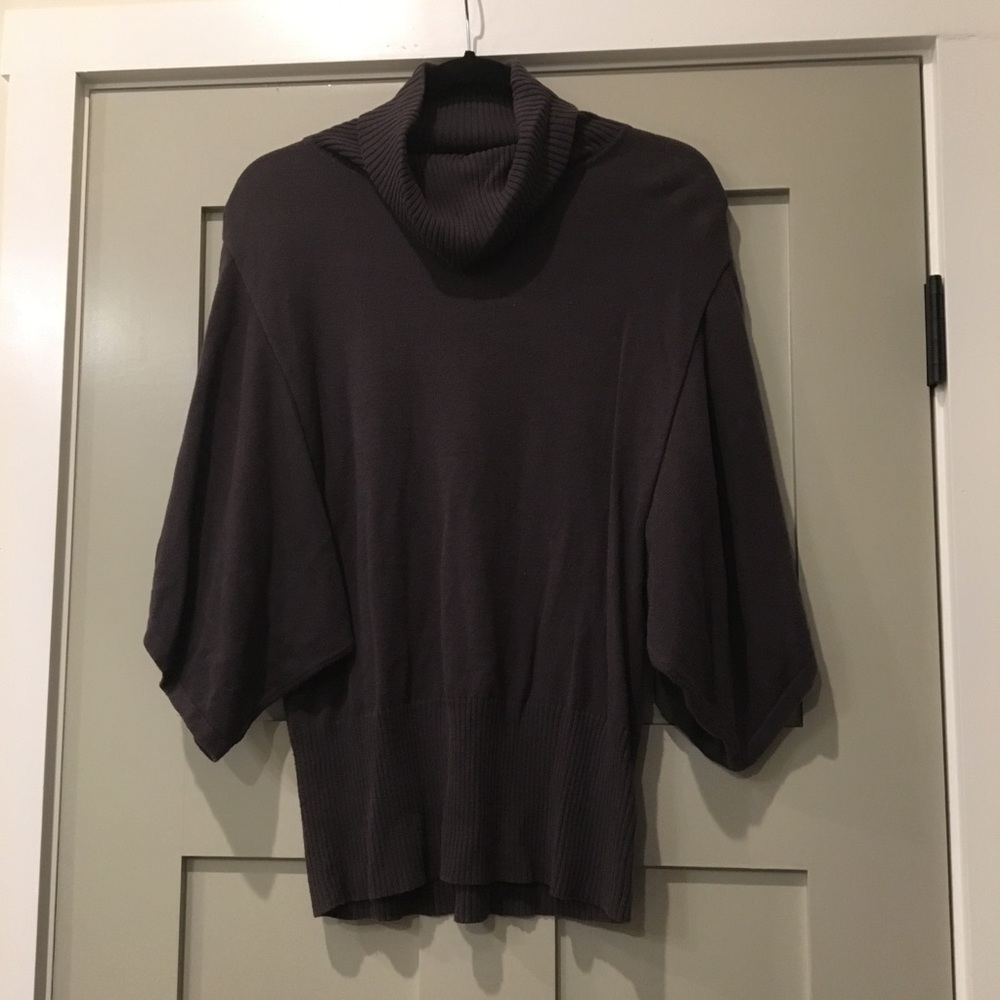 Cowl neck sweater with dolman sleeve. Grey.